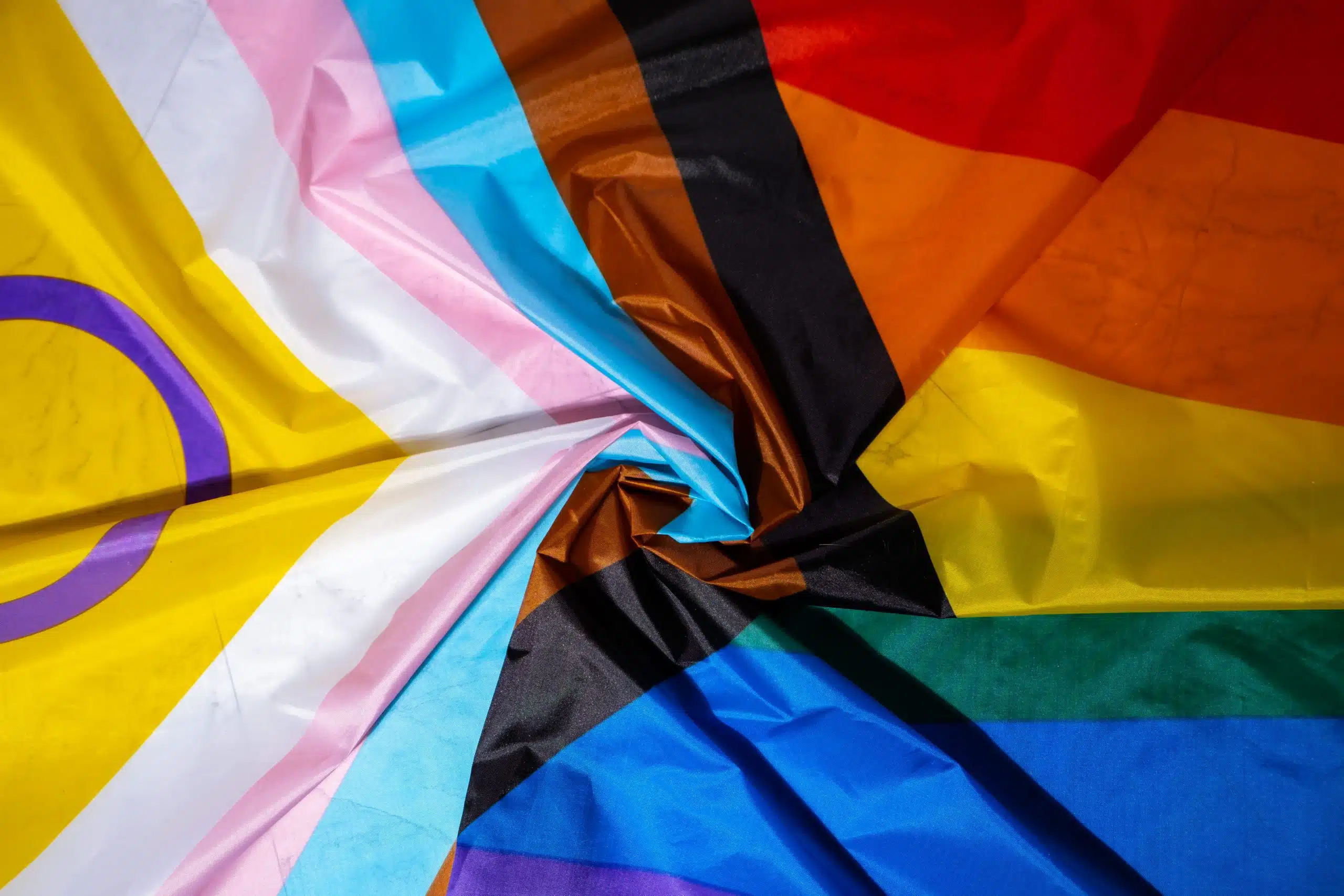 LGBTQIA Flagge auf der Christmas Avenue Berlin