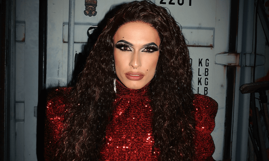 Ein Foto von Queen Amy Strong